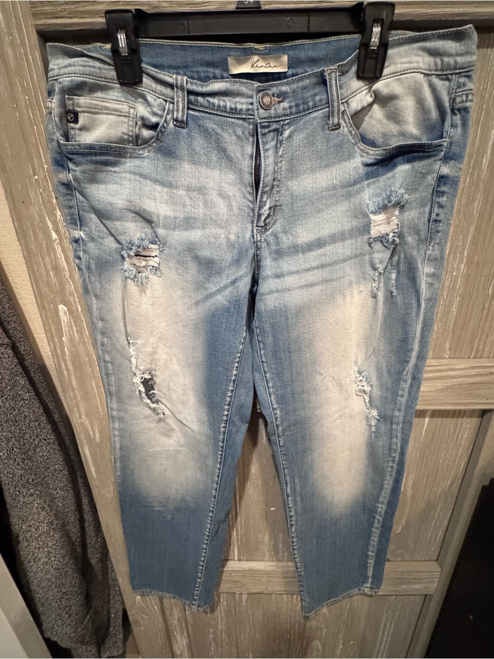 KanCan Light Wash Distressed Cropped Jeans